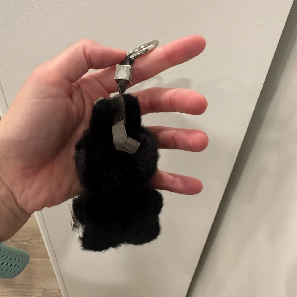 POPMART Labubu Pin for Love “R” (black) - Picture 5 of 7